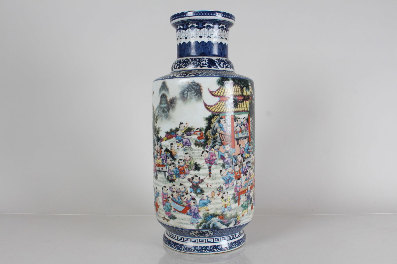 A CHINESE VIVIDLY-DETAILED
