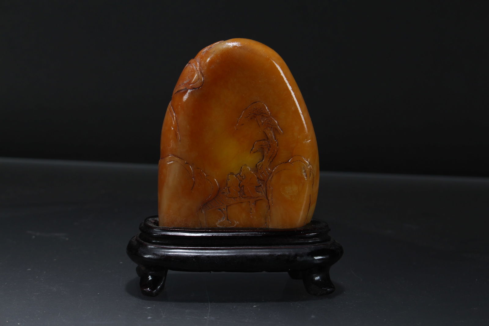 A CHINESE VIVIDLY-DETAILED