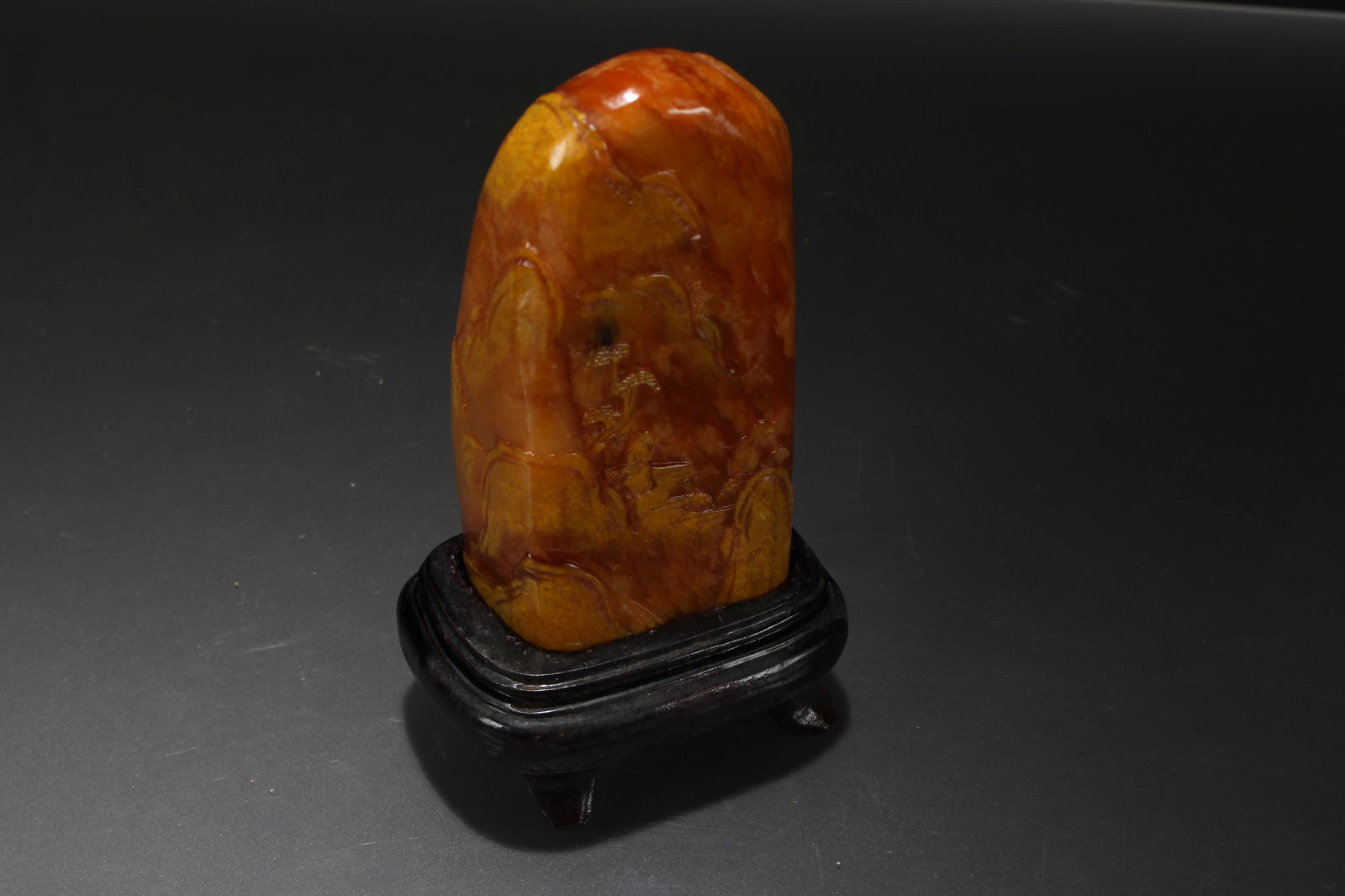 A CHINESE VIVIDLY-DETAILED