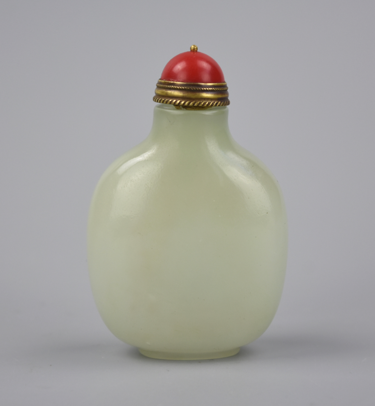 A CHINESE WHITE JADE SNUFF BOTTLE A