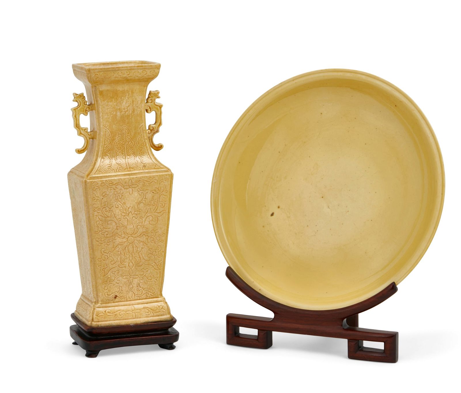 A CHINESE YELLOW GLAZED PORCELAIN