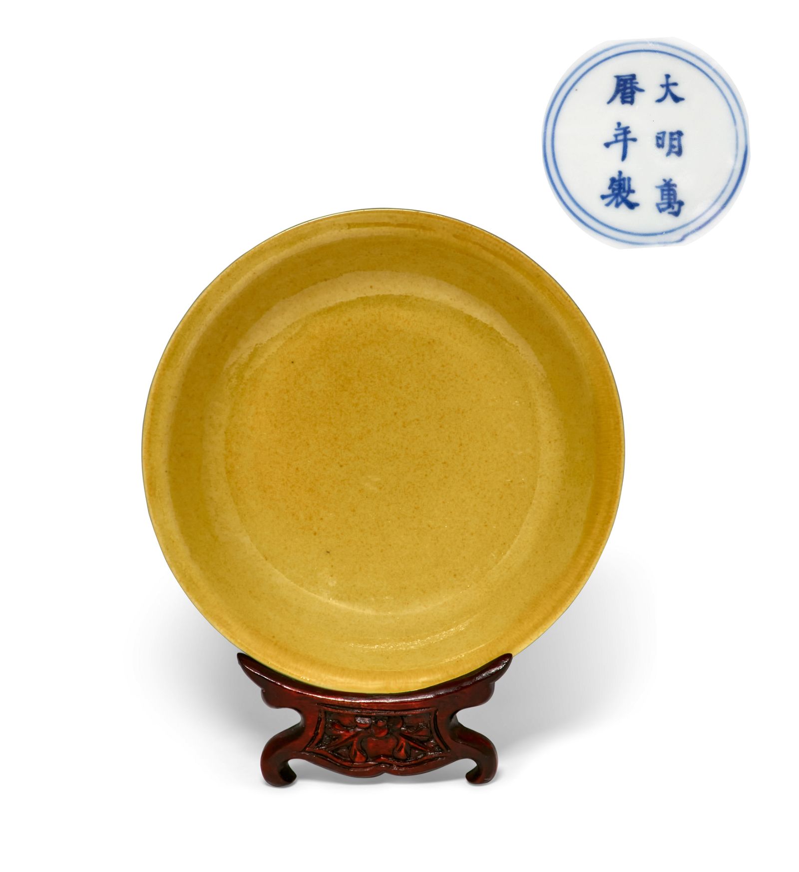 A CHINESE YELLOW GLAZED PORCELAIN
