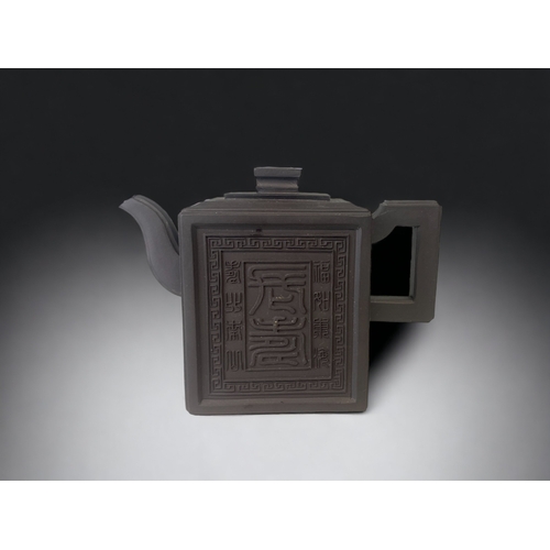 A CHINESE YIXING CLAY TEAPOT.