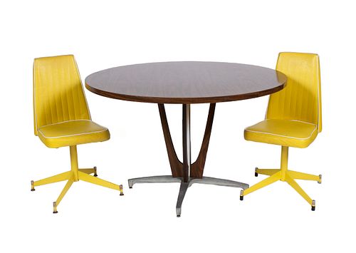A CHROMCRAFT DINING TABLE WITH