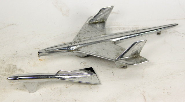 A chromium car mascot America