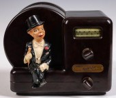 A CIRCA 1940 MAJESTIC RADIO WI