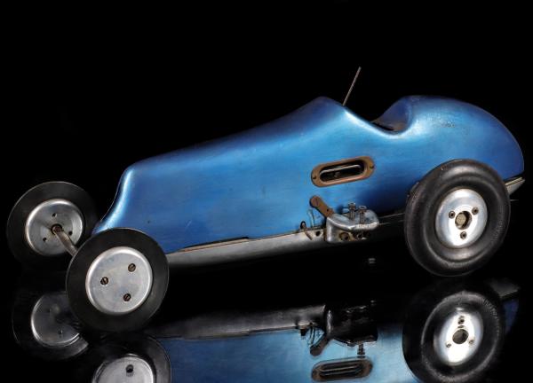 A CIRCA 1948 DOOLING 'ARROW' TETHER