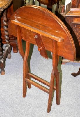 A circular mahogany coaching table,