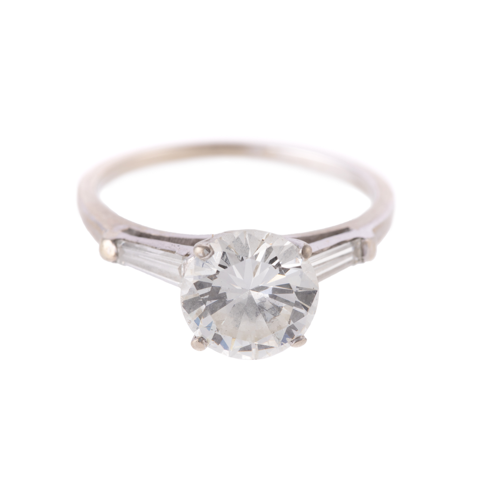 A CLASSIC 1.30 CT ROUND DIAMOND