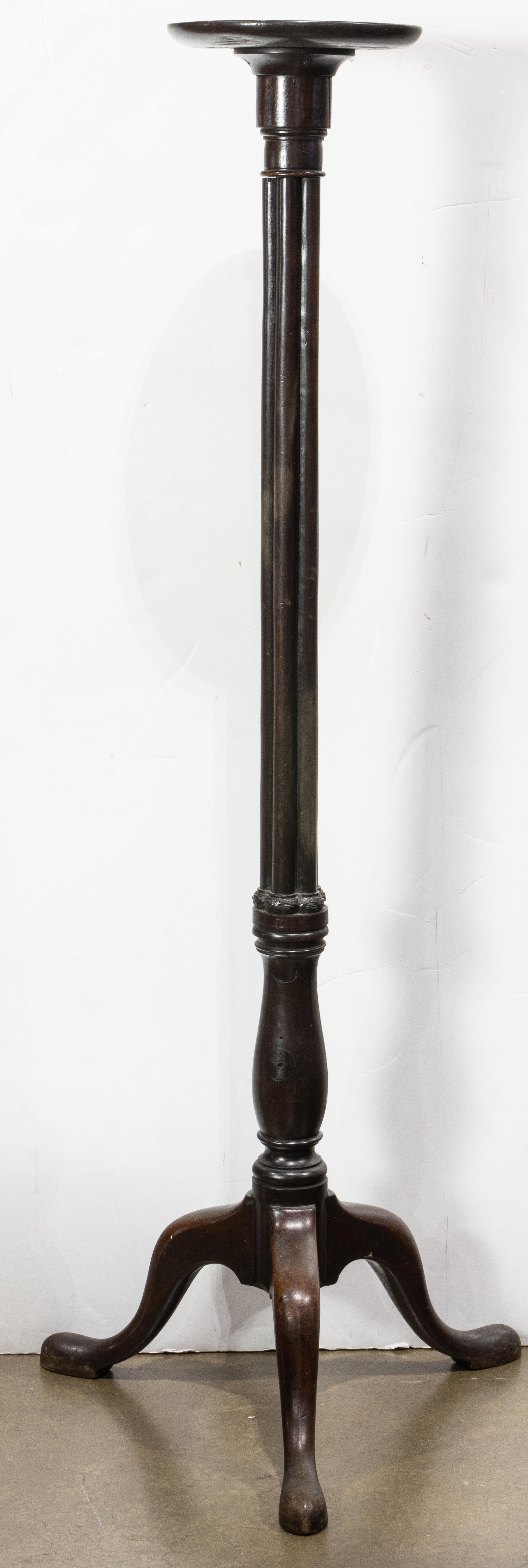 A CLASSICAL STYLE FERN STAND A