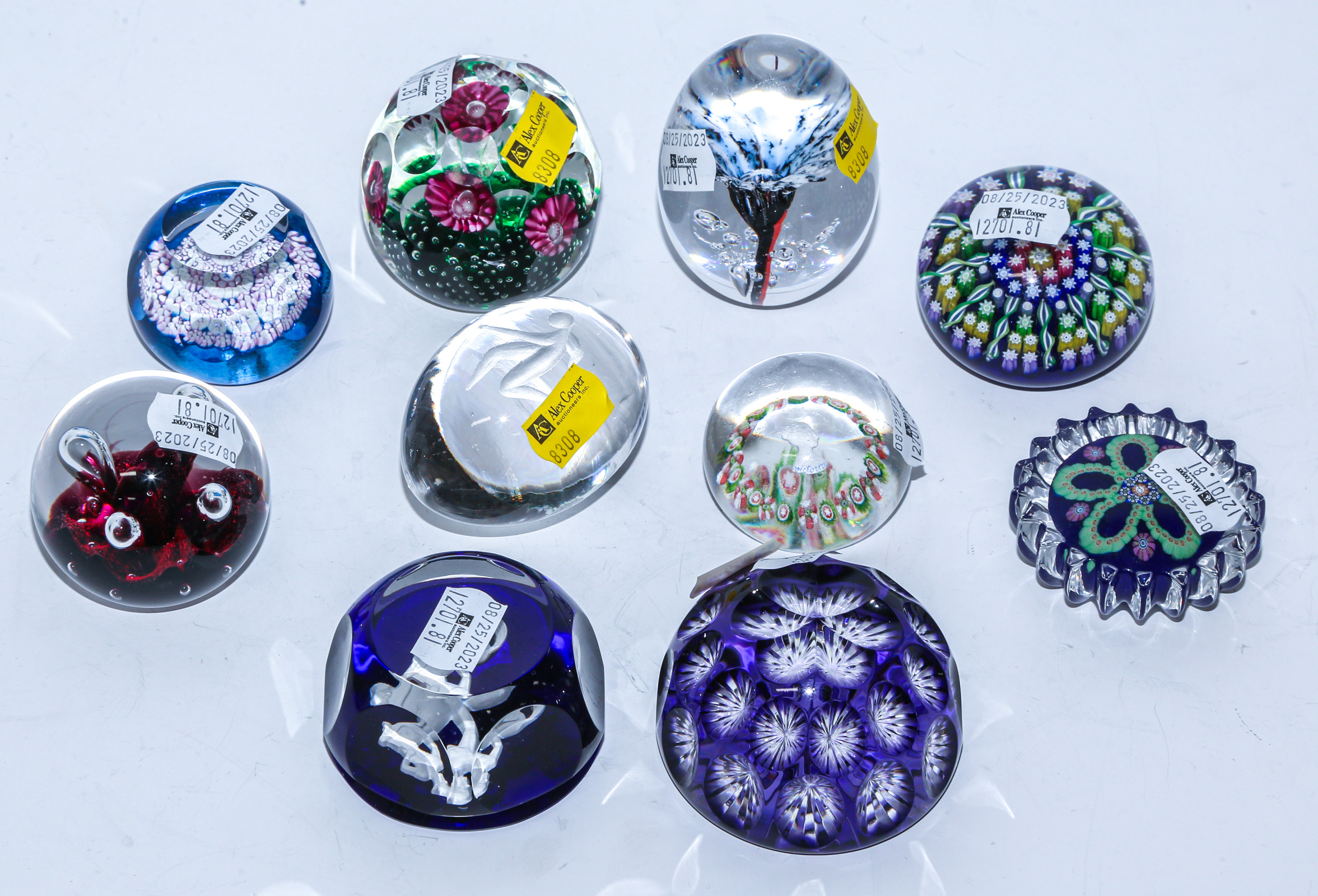 A COLLECTION OF 10 ART GLASS