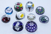 A COLLECTION OF 10 ART GLASS P