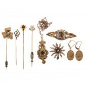 A COLLECTION OF ANTIQUE & VINT