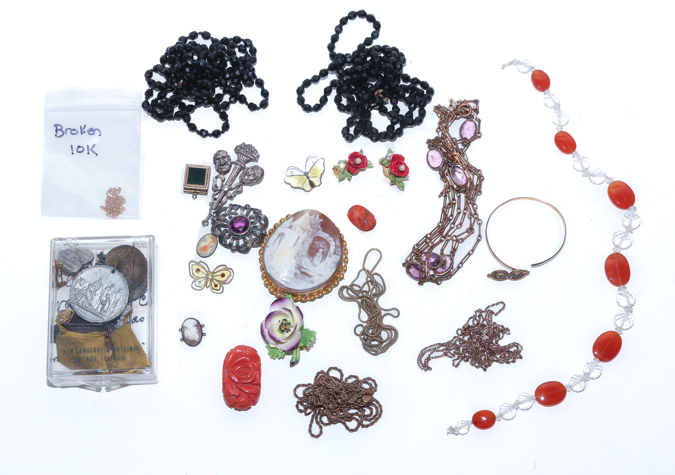 A COLLECTION OF ANTIQUE & VINTAGE