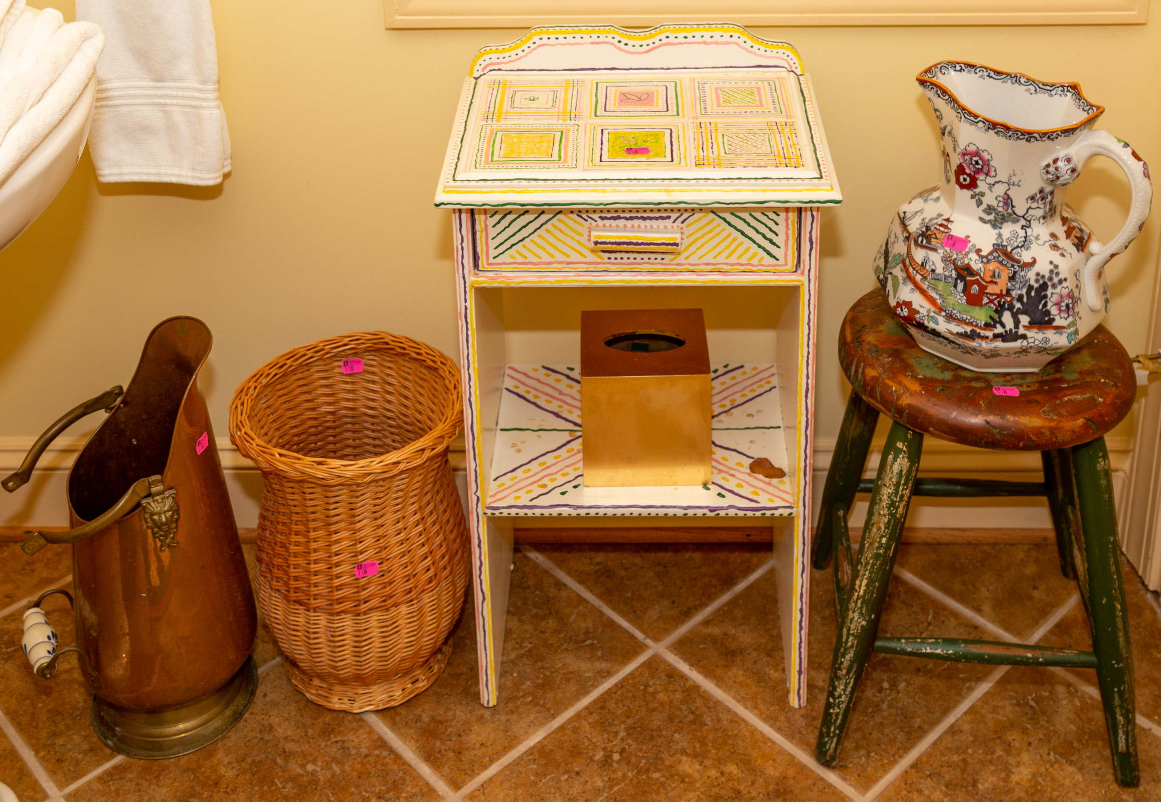 A COLLECTION OF ASSORTED DECORATIVE