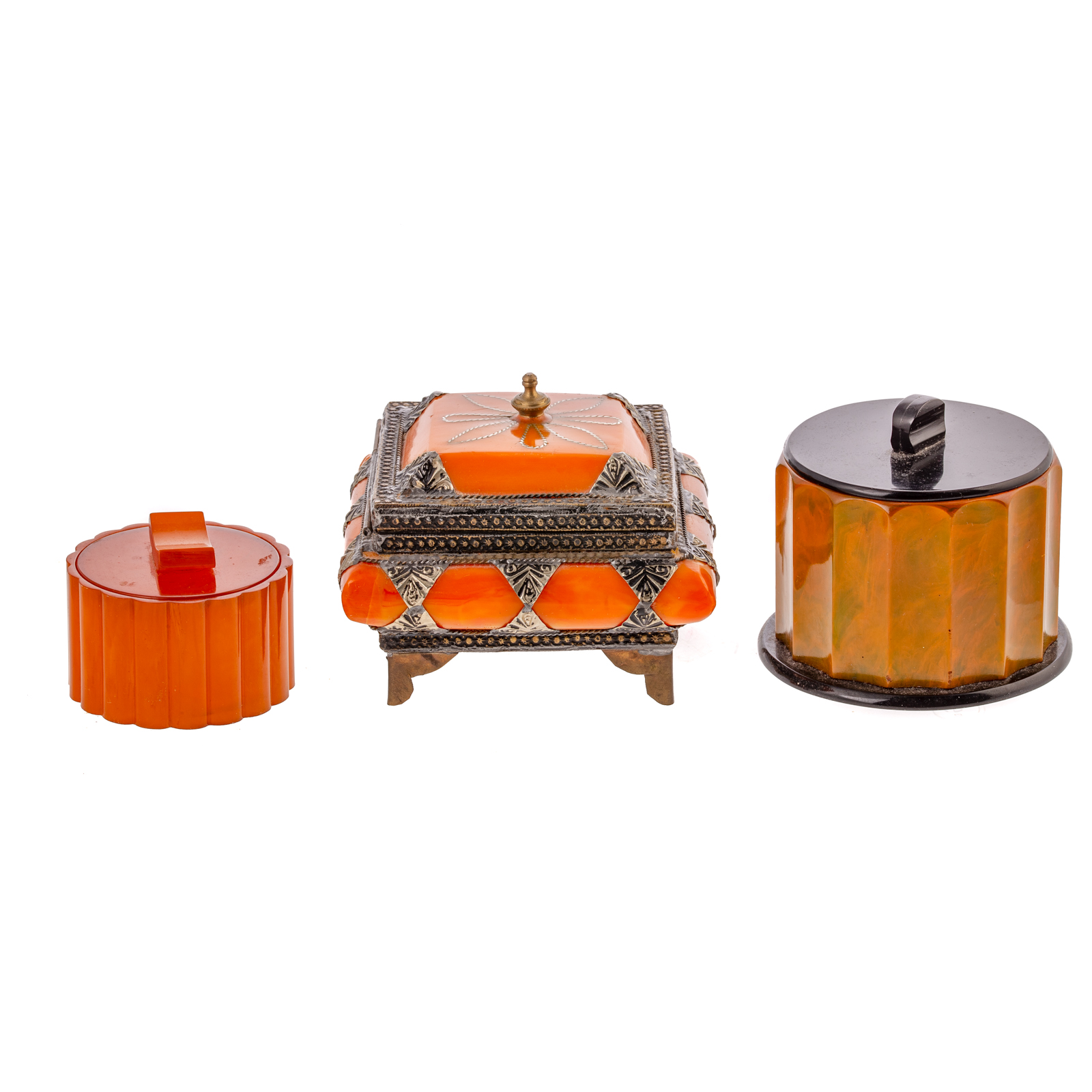 A COLLECTION OF BAKELITE BOXES 1)