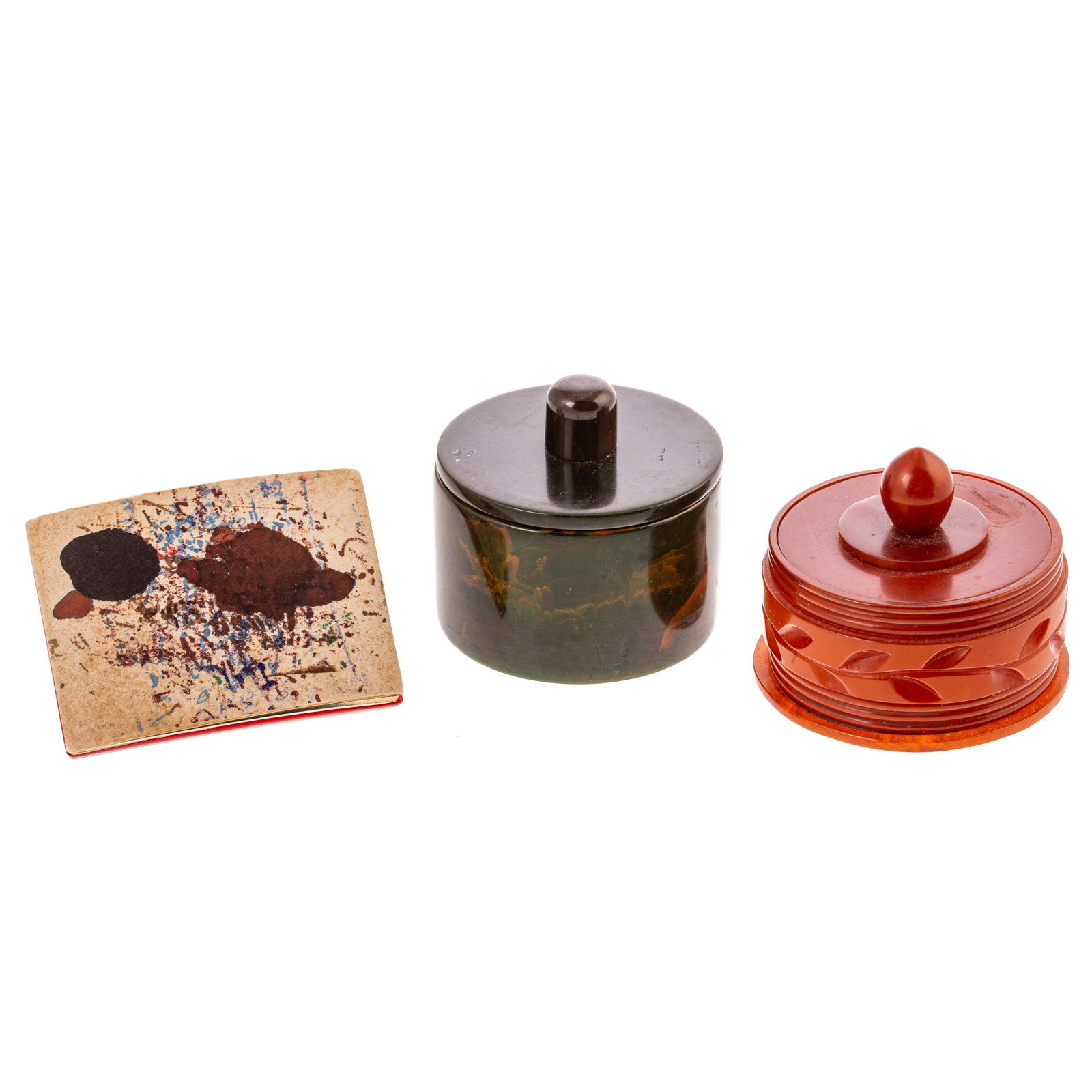 A COLLECTION OF BAKELITE BOXES &