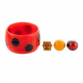 A COLLECTION OF BAKELITE RINGS