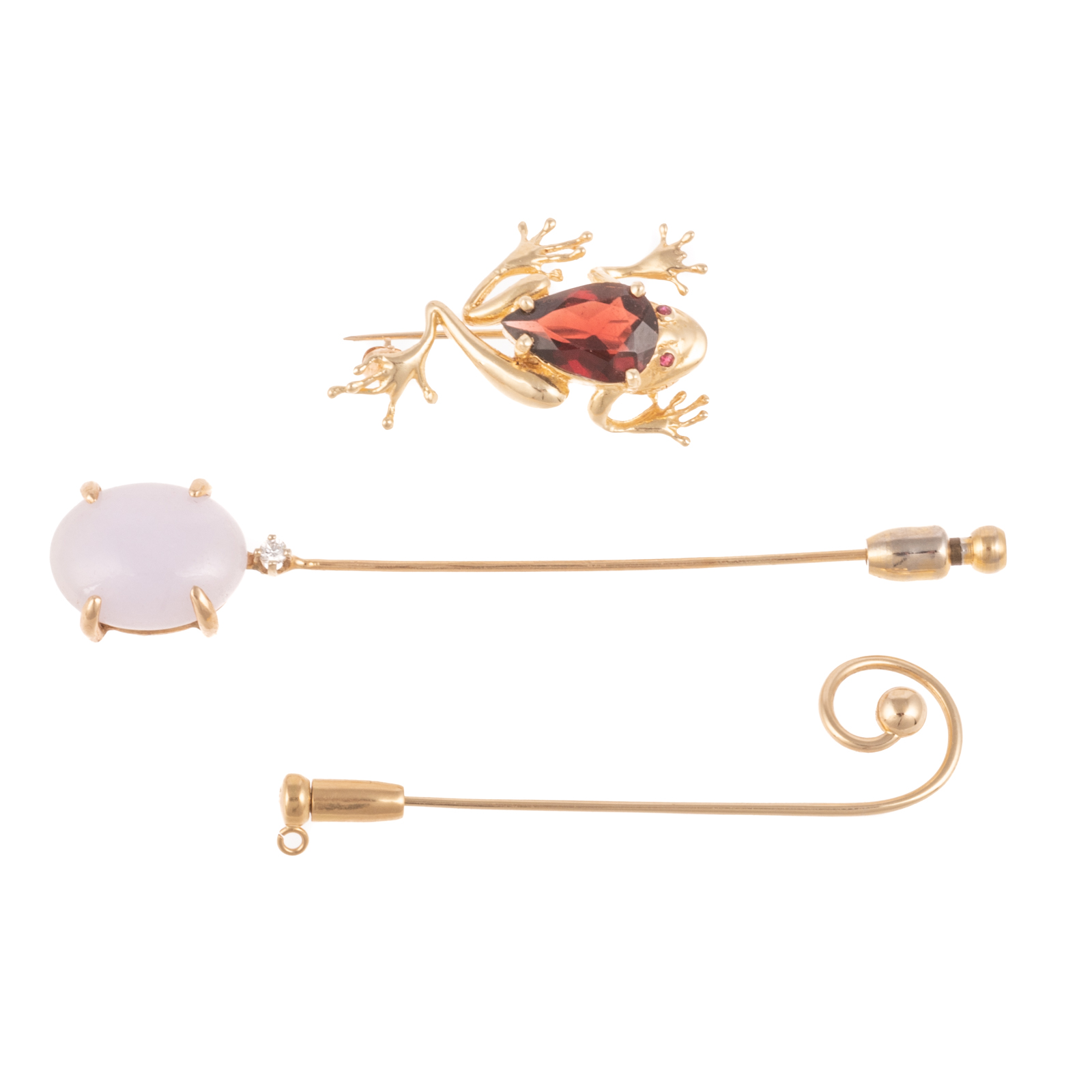 A COLLECTION OF BROOCHES & STICK