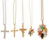 A COLLECTION OF CHAINS & PENDA