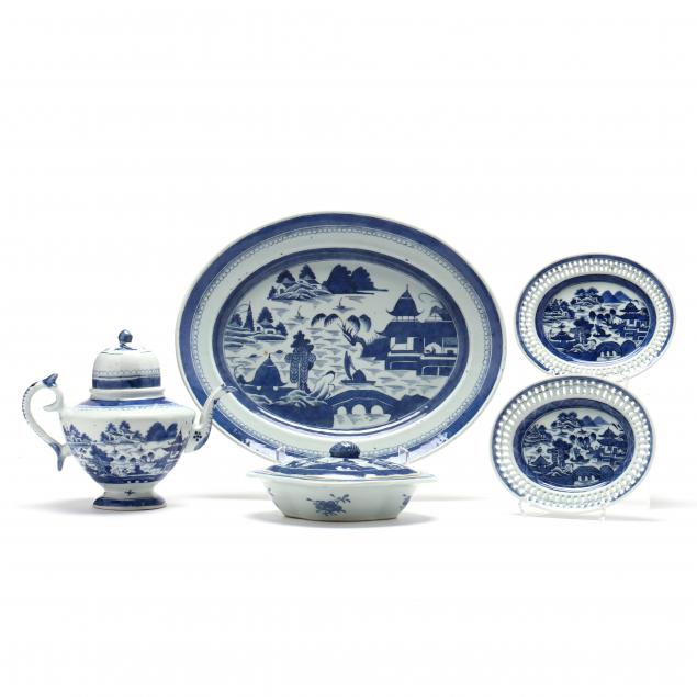 A COLLECTION OF CHINESE EXPORT BLUE