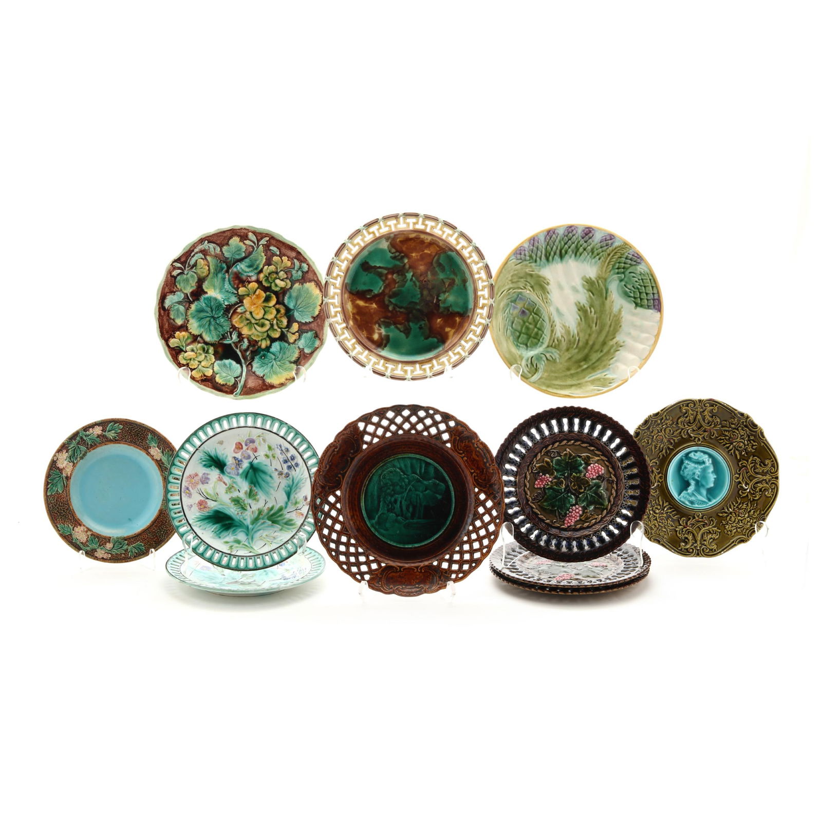 A COLLECTION OF ELEVEN MAJOLICA