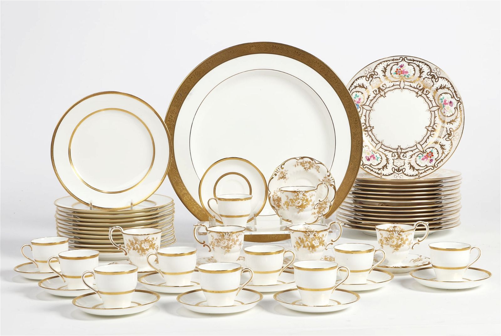A COLLECTION OF ENGLISH PORCELAIN