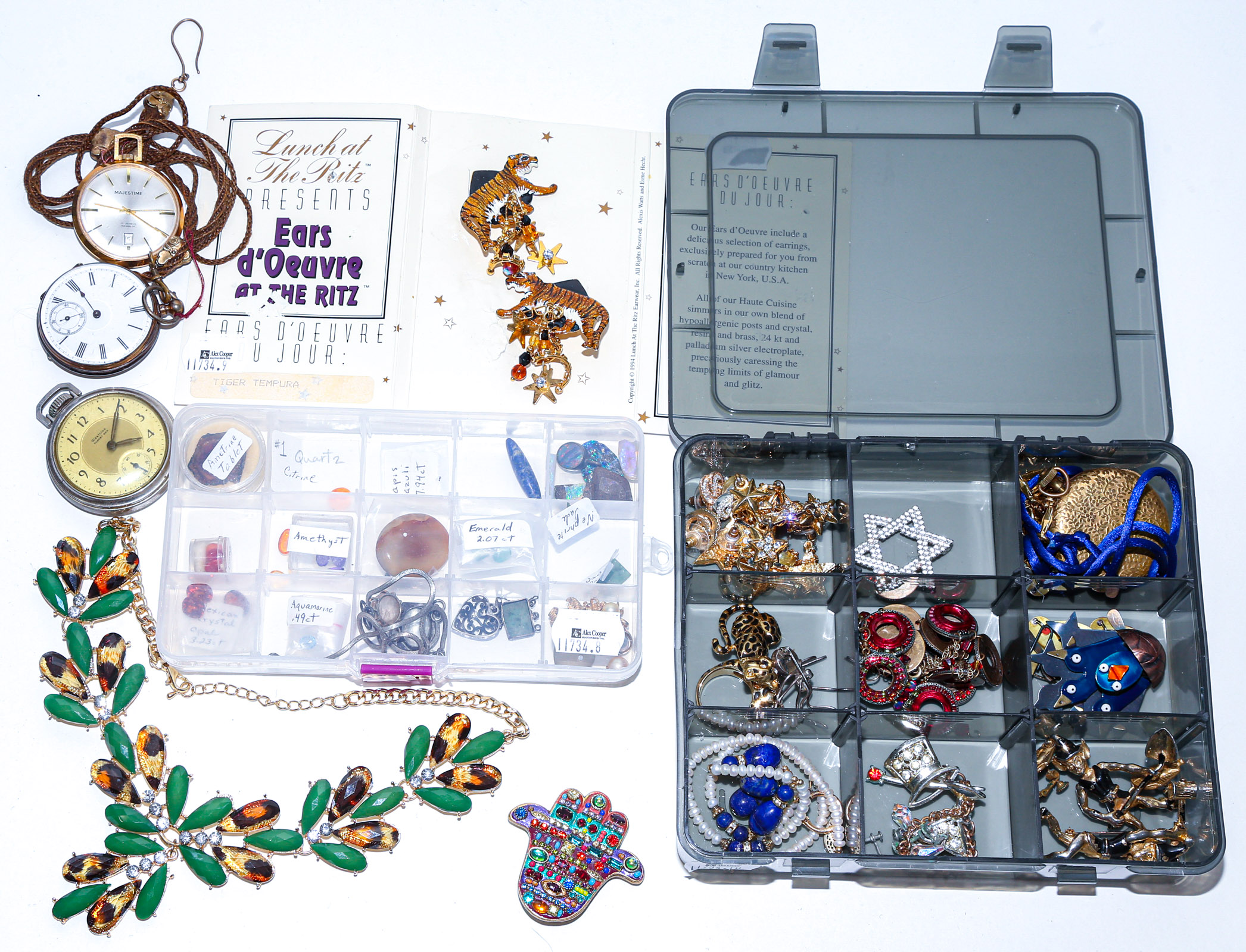 A COLLECTION OF FASHION JEWELRY &