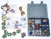 A COLLECTION OF FASHION JEWELR