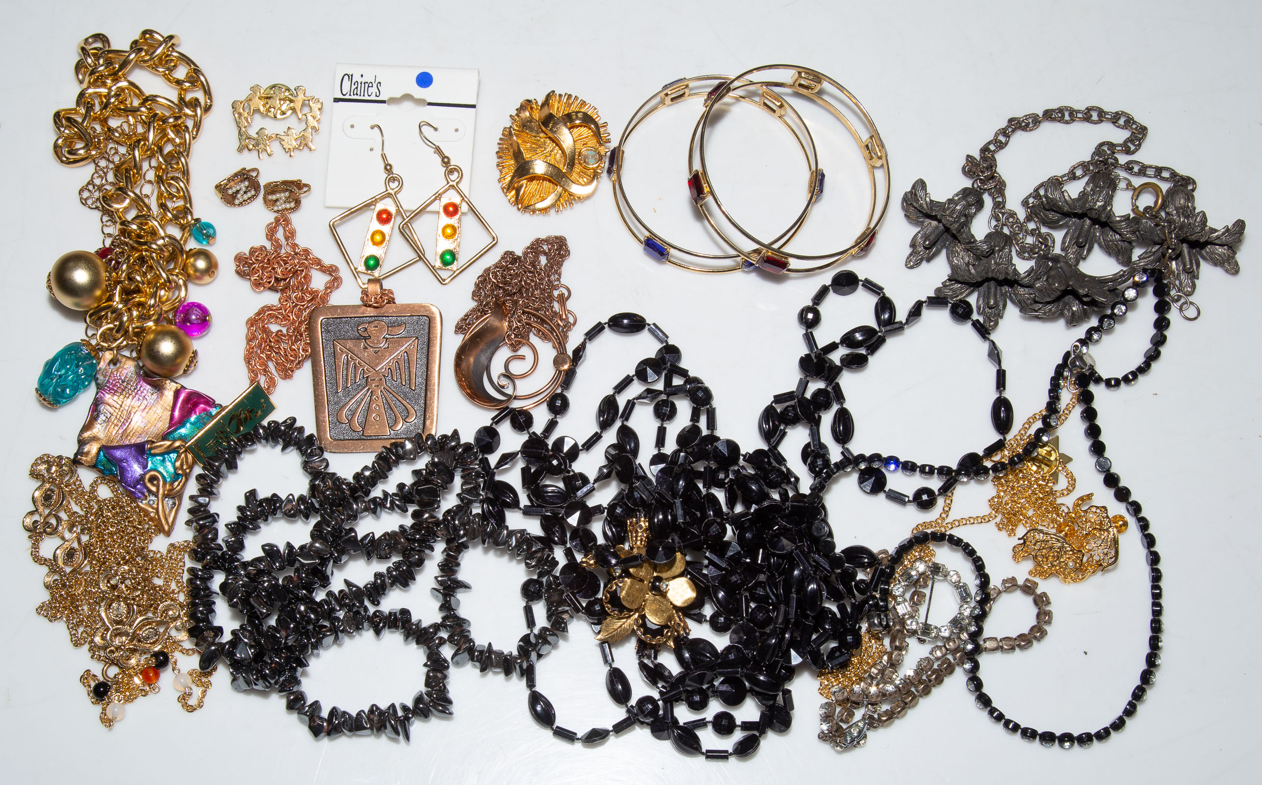 A COLLECTION OF FASHION JEWELRY