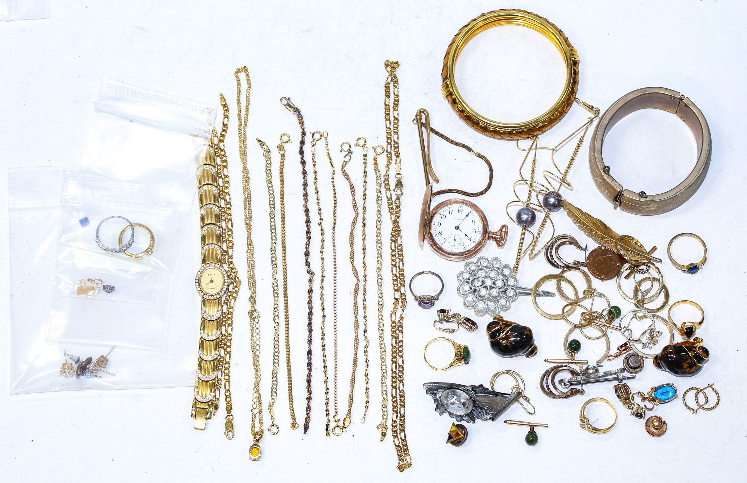 A COLLECTION OF FASHION JEWELRY
