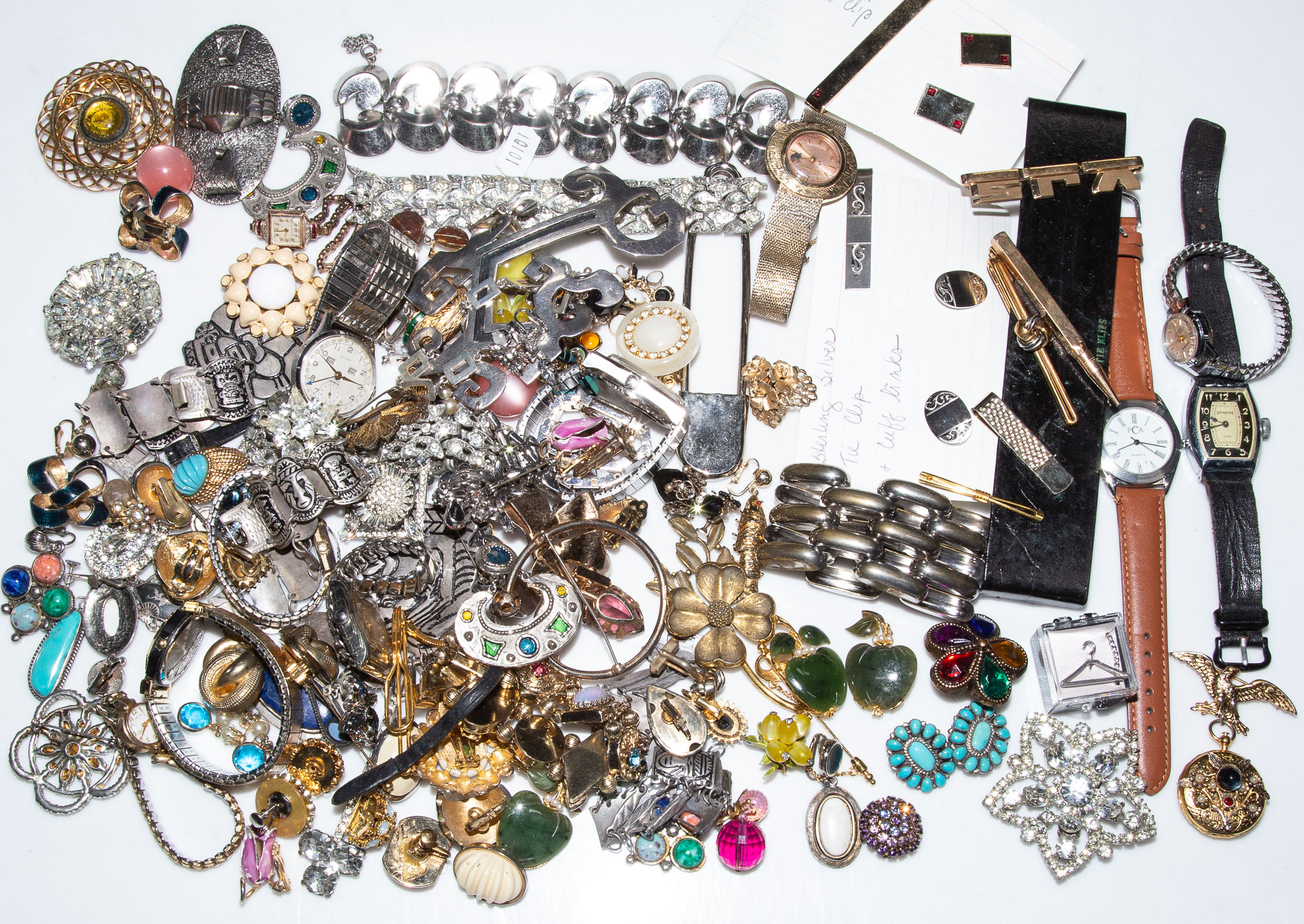 A COLLECTION OF FASHION WATCHES,