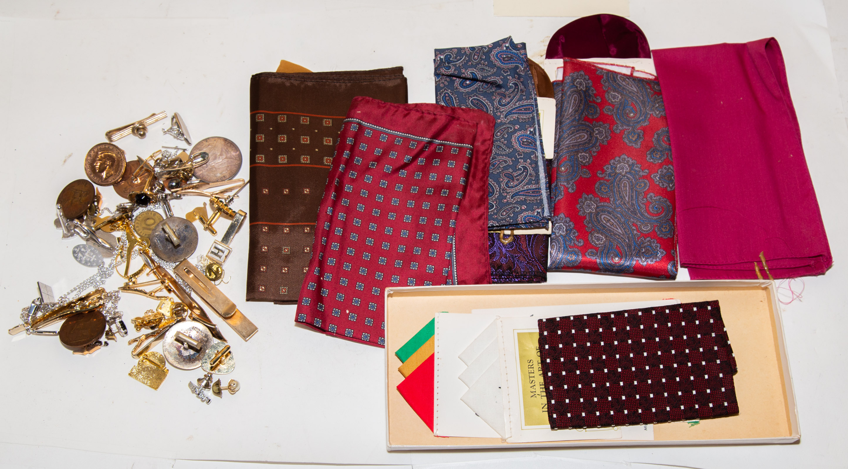 A COLLECTION OF GENT'S JEWELRY &