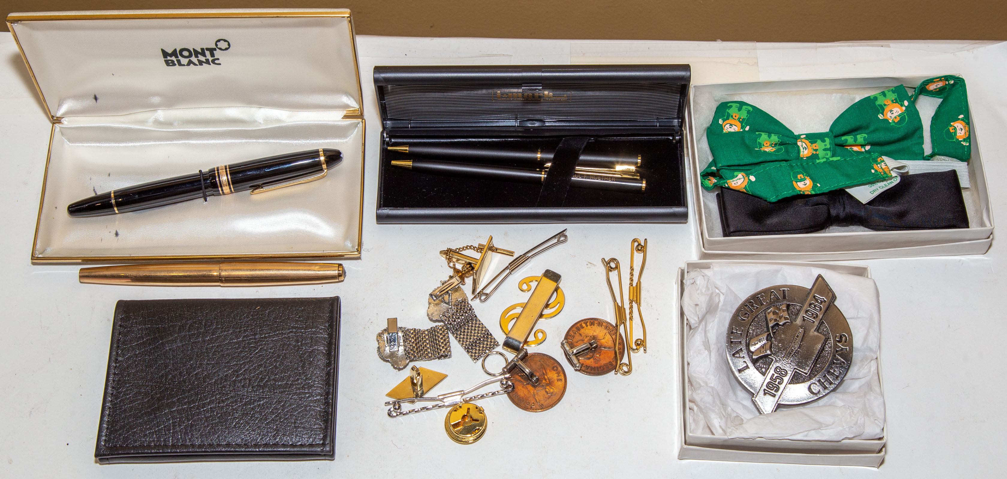 A COLLECTION OF GENT'S JEWELRY &