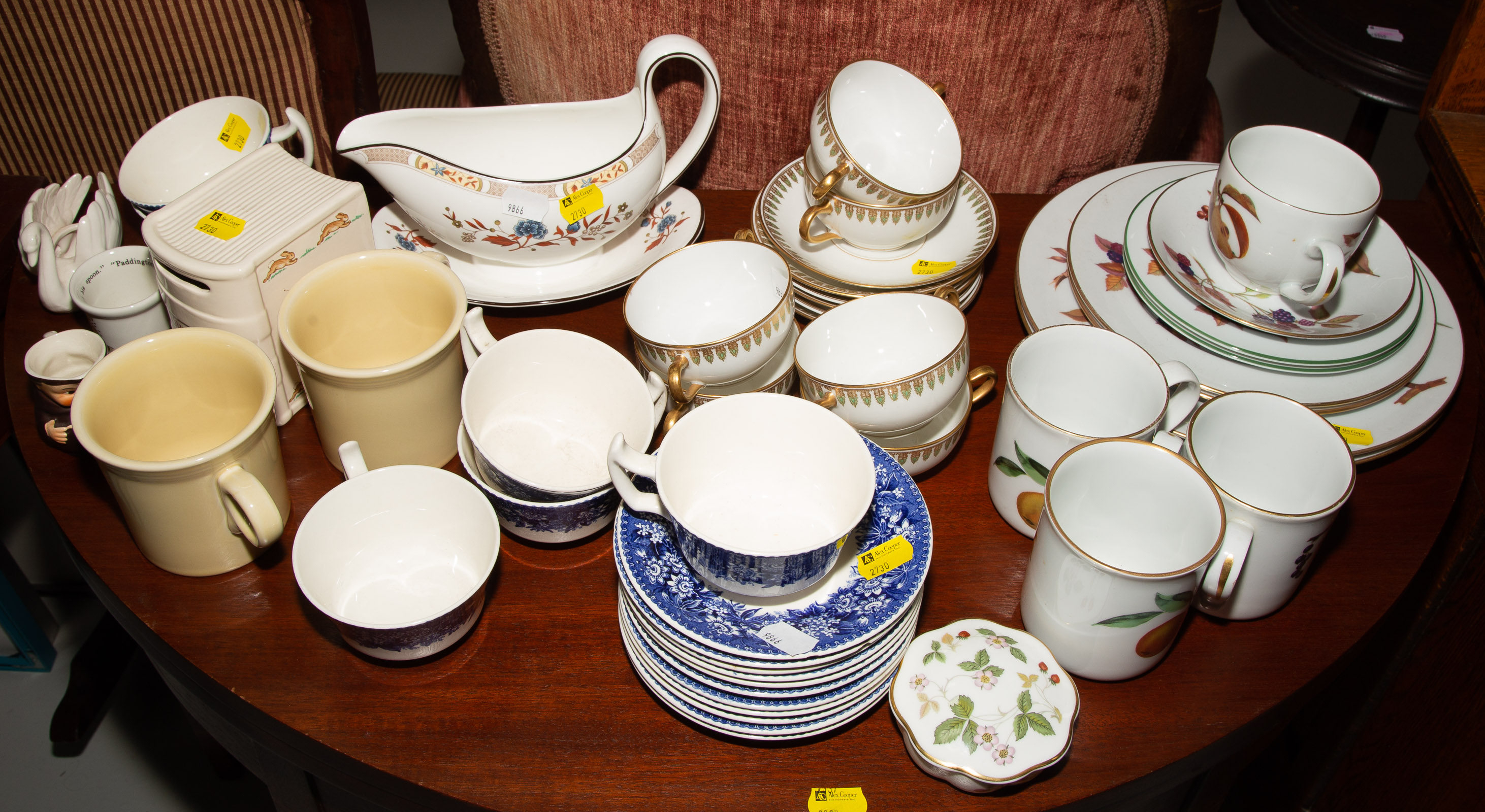 A COLLECTION OF KITCHENWARE &