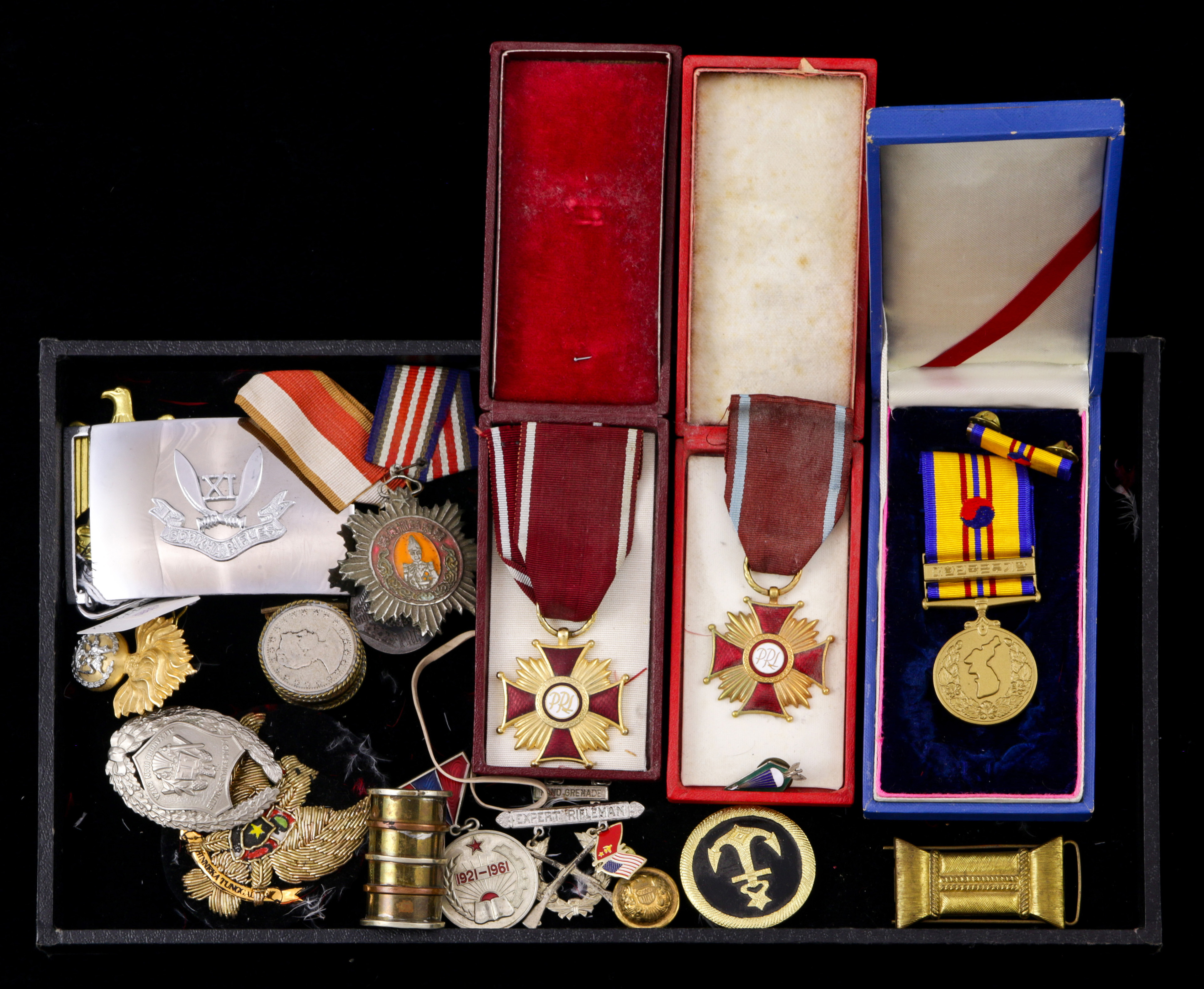 A COLLECTION OF MILITARY MEDALS AND