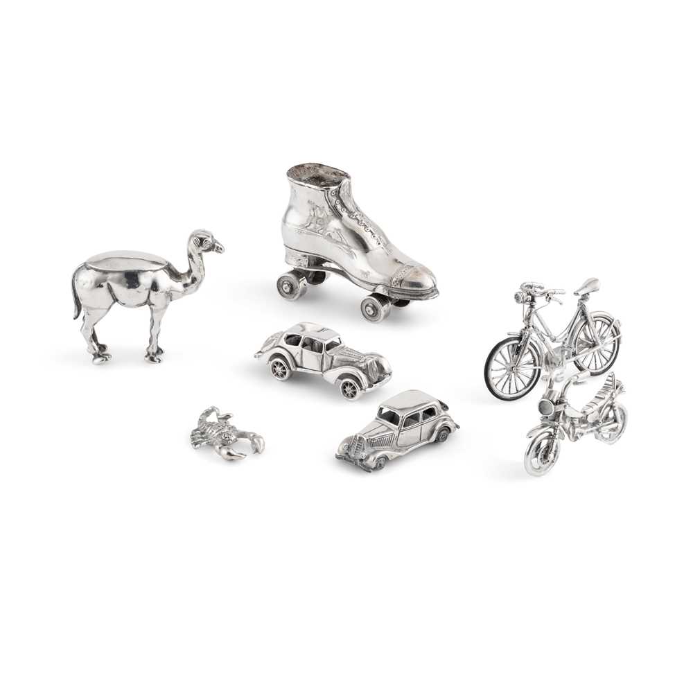 A COLLECTION OF MINIATURE NOVELTY