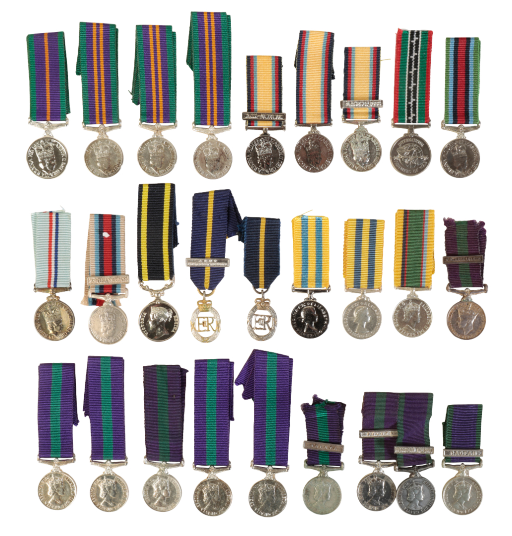 A COLLECTION OF MINIATURE SERVICE