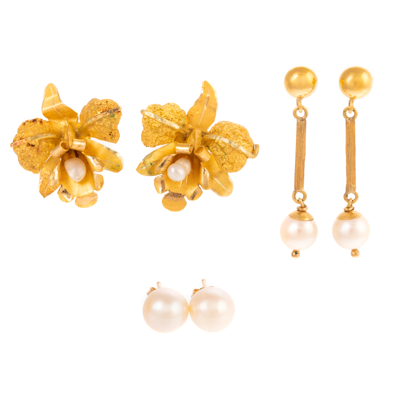 A COLLECTION OF PEARL EARRINGS IN