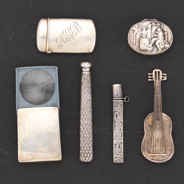 A COLLECTION OF PERSONAL SILVER
