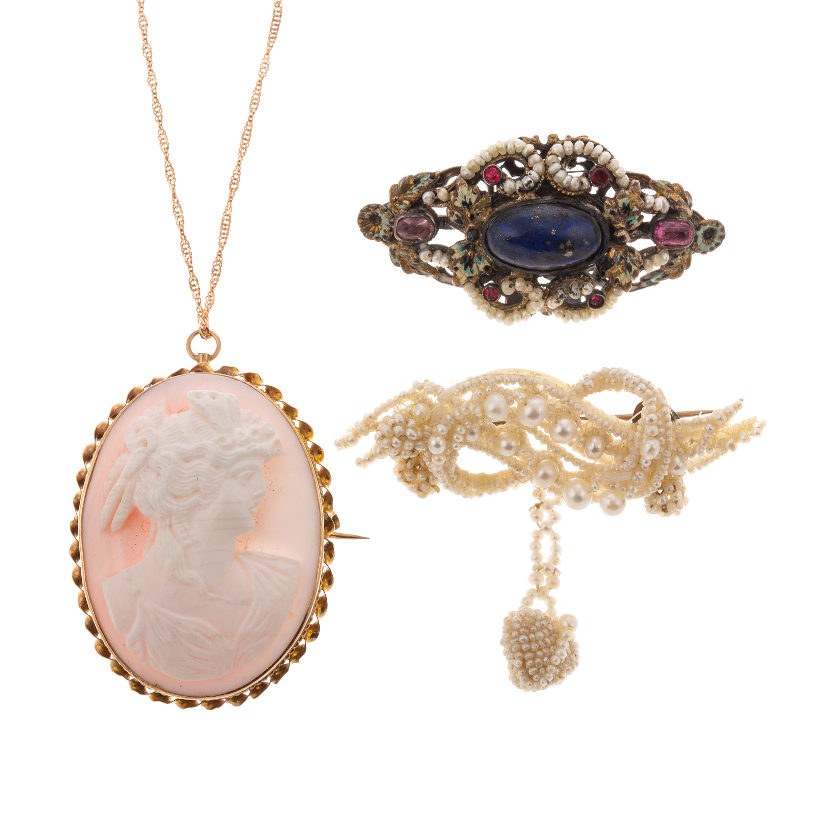 A COLLECTION OF PINS & PENDANTS