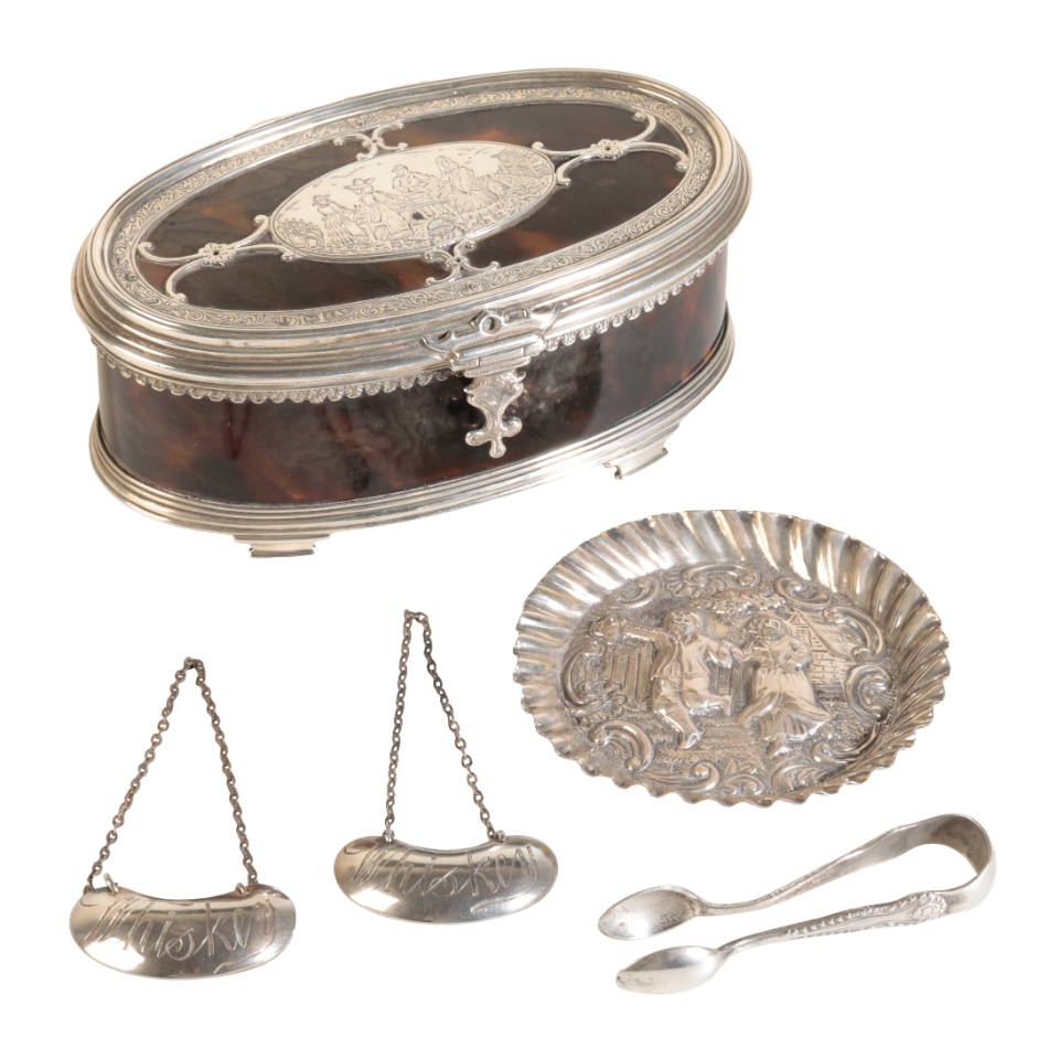 A COLLECTION OF SILVER including