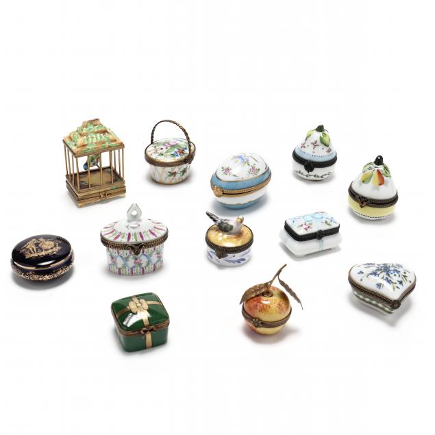 A COLLECTION OF TWELVE LIMOGES PILL