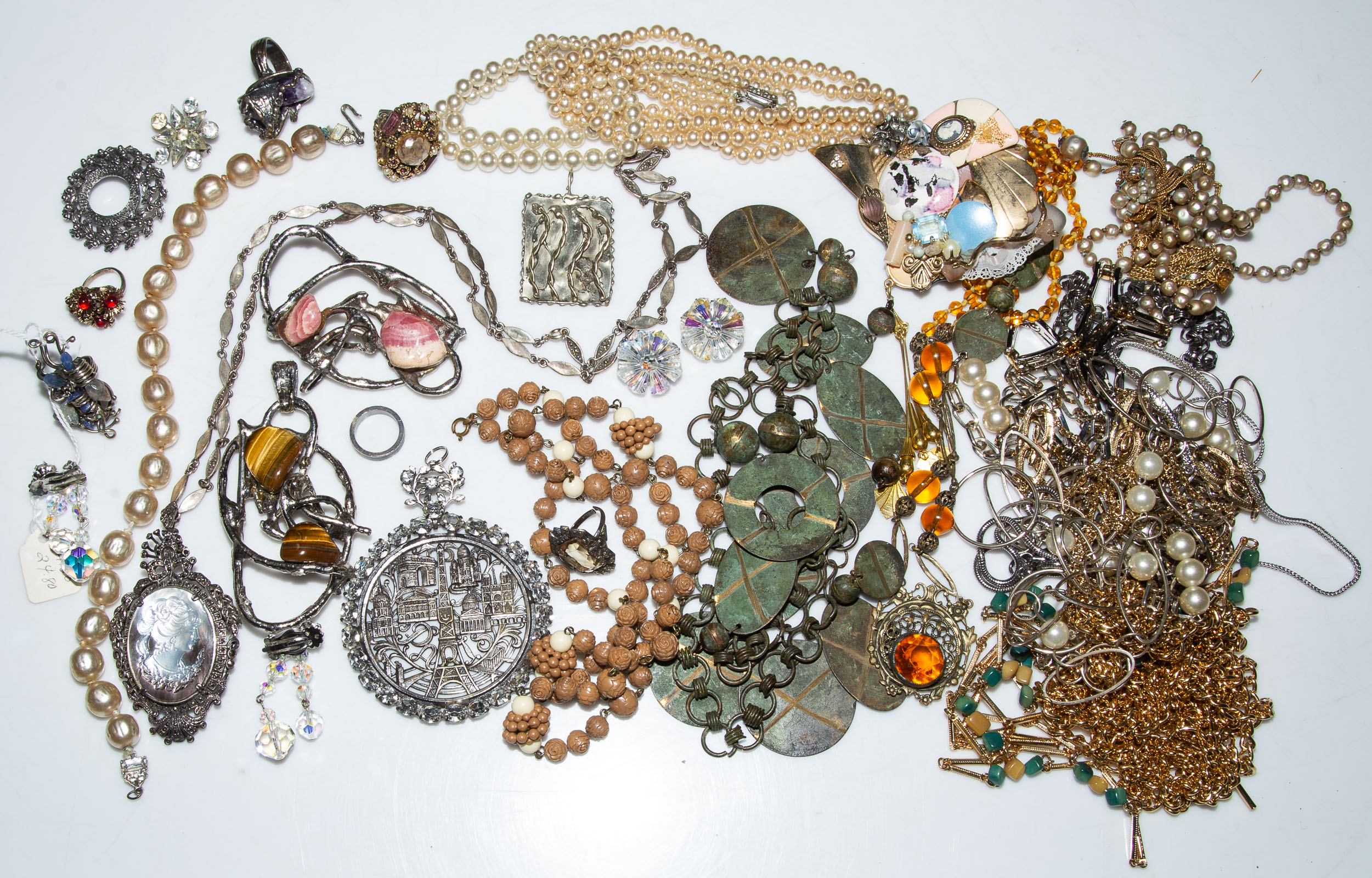 A COLLECTION OF VINTAGE FASHION