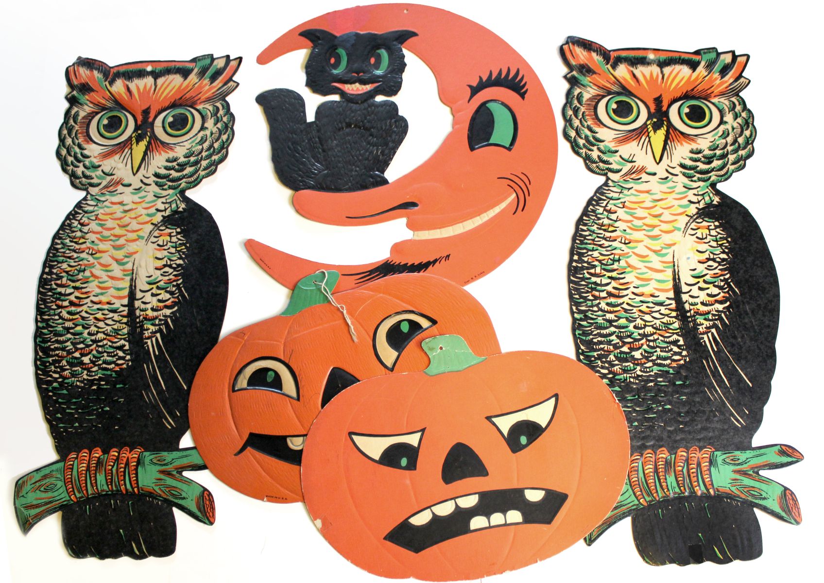 A COLLECTION OF VINTAGE HALLOWEEN