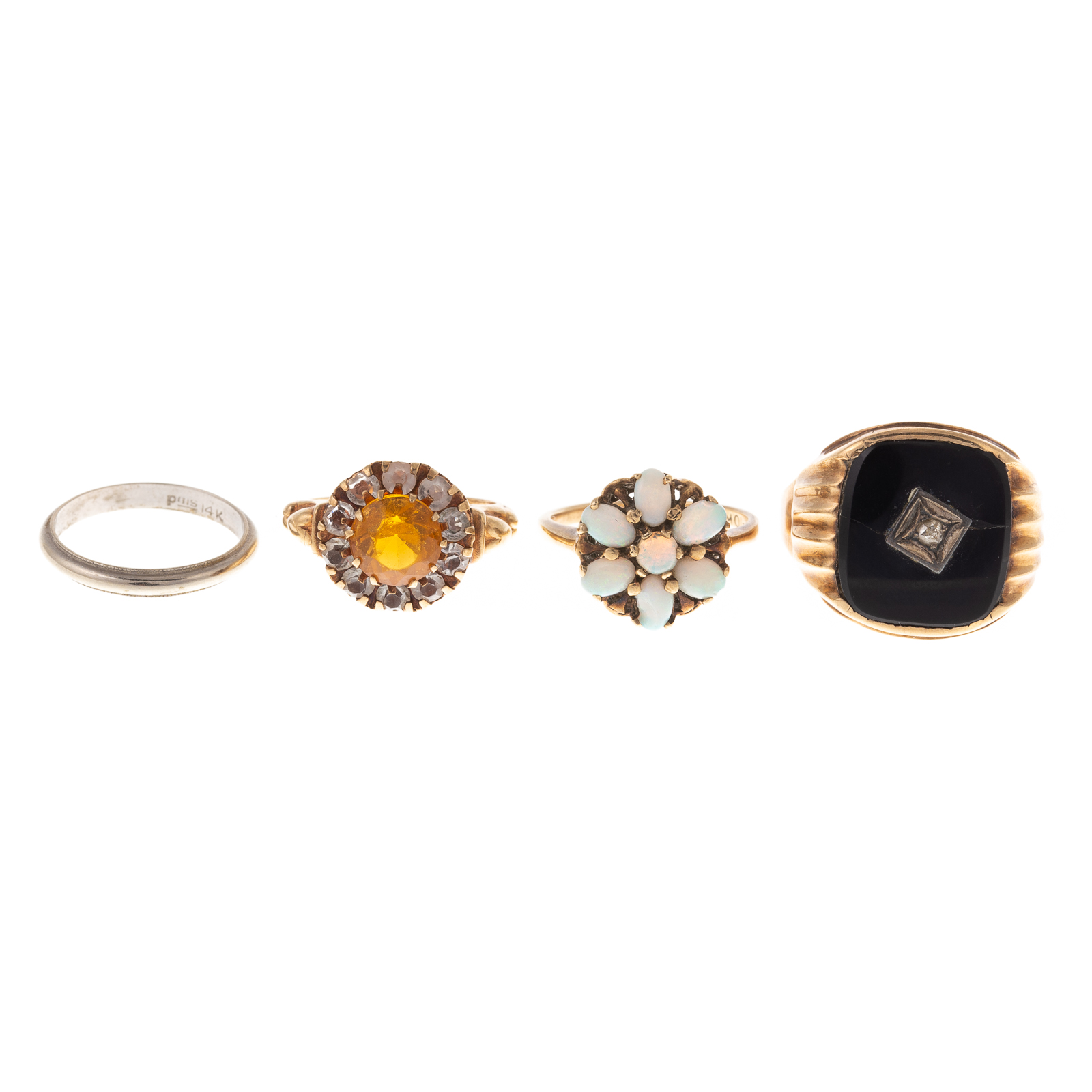A COLLECTION OF VINTAGE RINGS IN