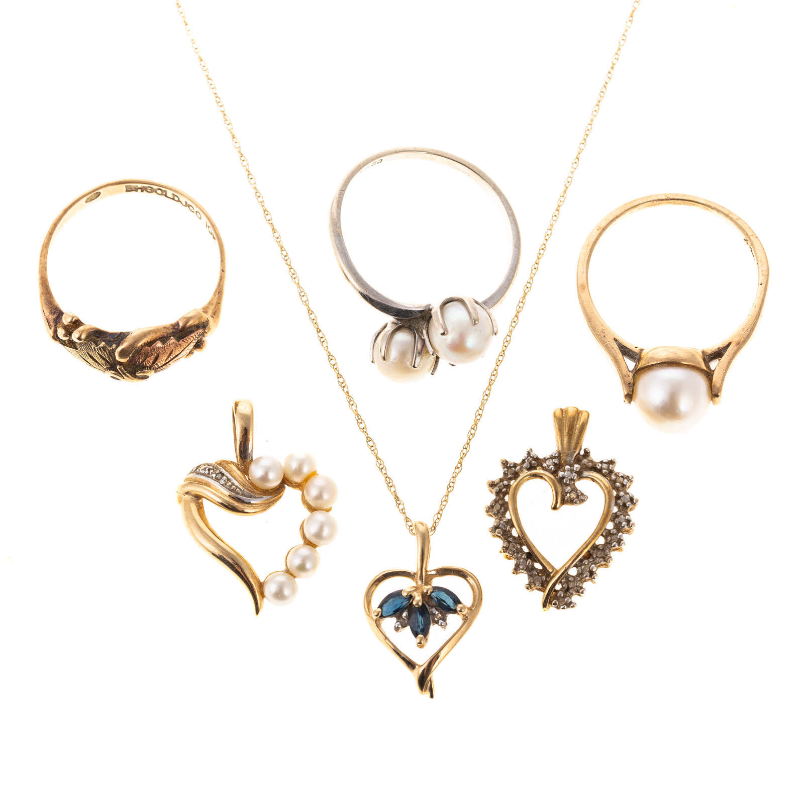 A COLLECTION OF VINTAGE RINGS &