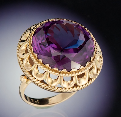 A Color Change Synthetic Sapphire