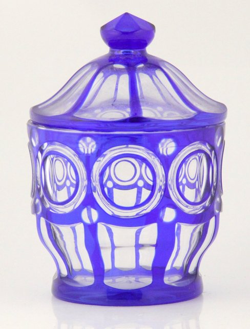 A confiture and cover with blue