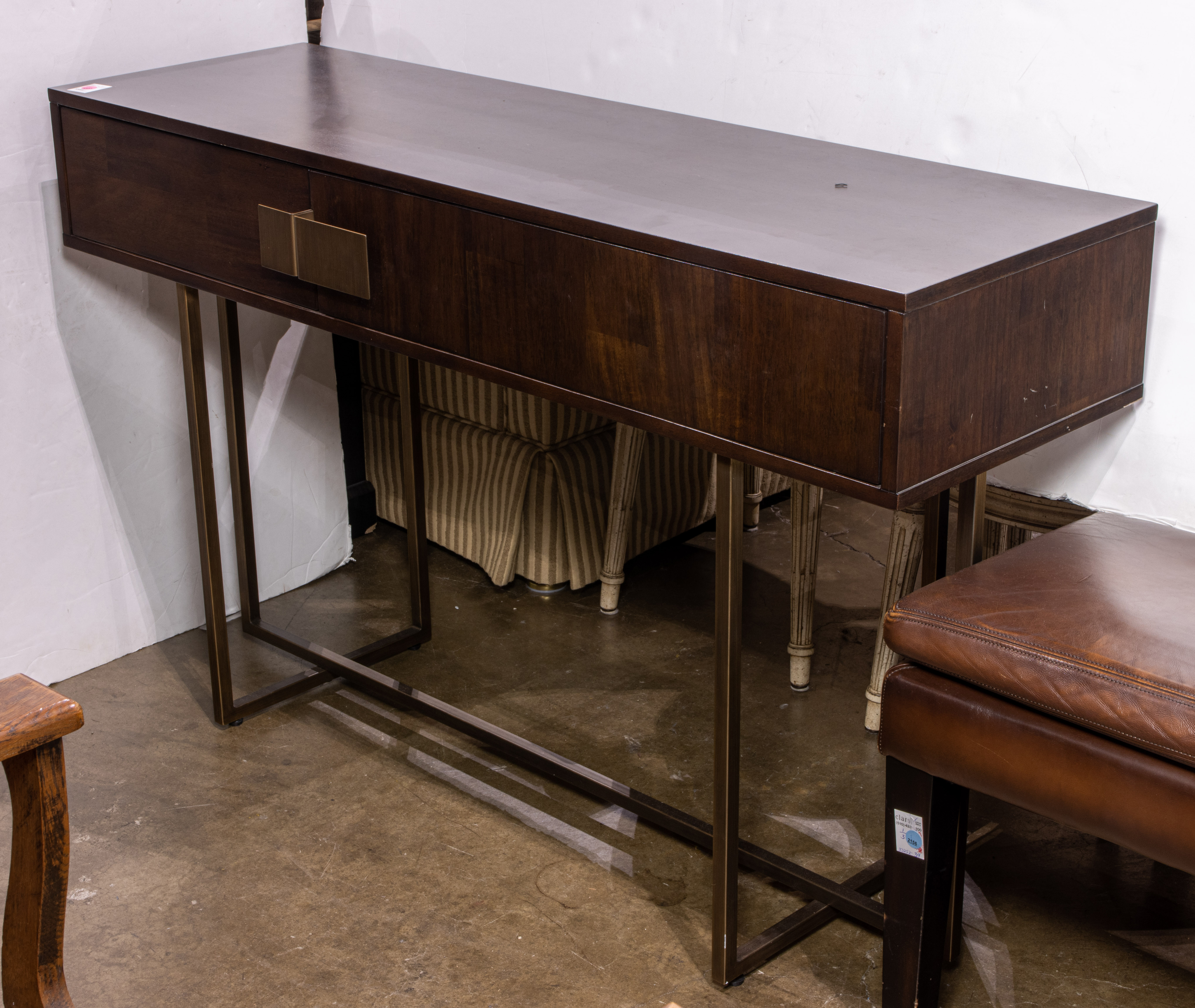 A CONTEMPORARY FAUX WOOD GRAIN